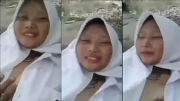 Bokep Indo Gadis SMA Ngentot di Sungai Outdoor Skandal Viral Terbaru HD poster