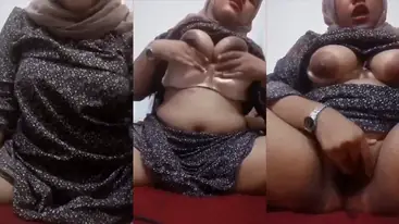 Bokep Indo Janda Jilbab Bugil Dadakan Colmek Hot poster
