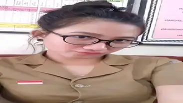 Bokep Indo Karyawan Toko Baju Ditelanjangin Bos poster