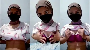 Bokep Indo Ukhti ABG Hijab Ria Remas Toketnya poster