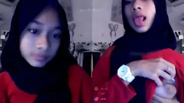 Bokep Indo Uting ABG Jilbab Sange Melet OMETV WOT Lumer HD poster