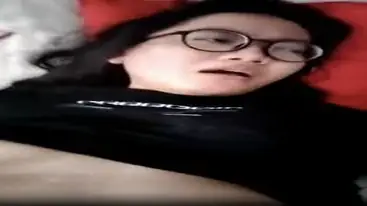 Dokumentasi Gadis Kacamata Semok Live Kasur poster