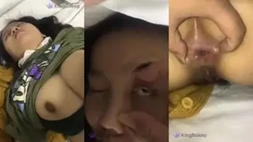 Gadis Semok Cantik Pasrah Goyang Kasur poster