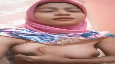 Melly Hijab Berwarna poster