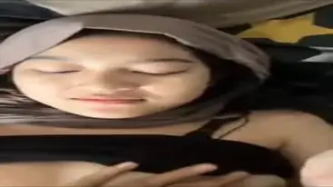 Ukhti Hijab Asifa Cantik Pasrah Kasur Crot poster