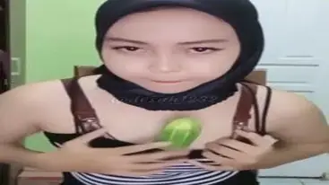 Ukhti Hijab Cantik Live Bersantai Kasur Timun poster